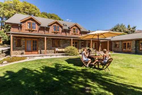 Wanaka Homestead Lodge & Cottages