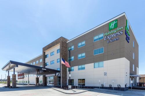 Holiday Inn Express & Suites - Springfield North, an IHG Hotel